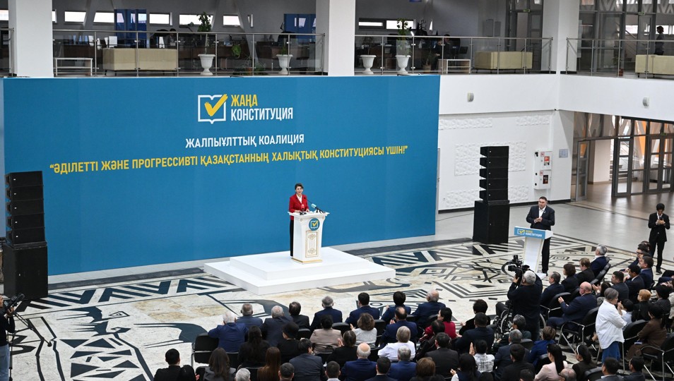 Jetisý oblysynda jańa Konstıtýsııa jobasy men saıası júıeniń basty ózgeristeri talqylandy