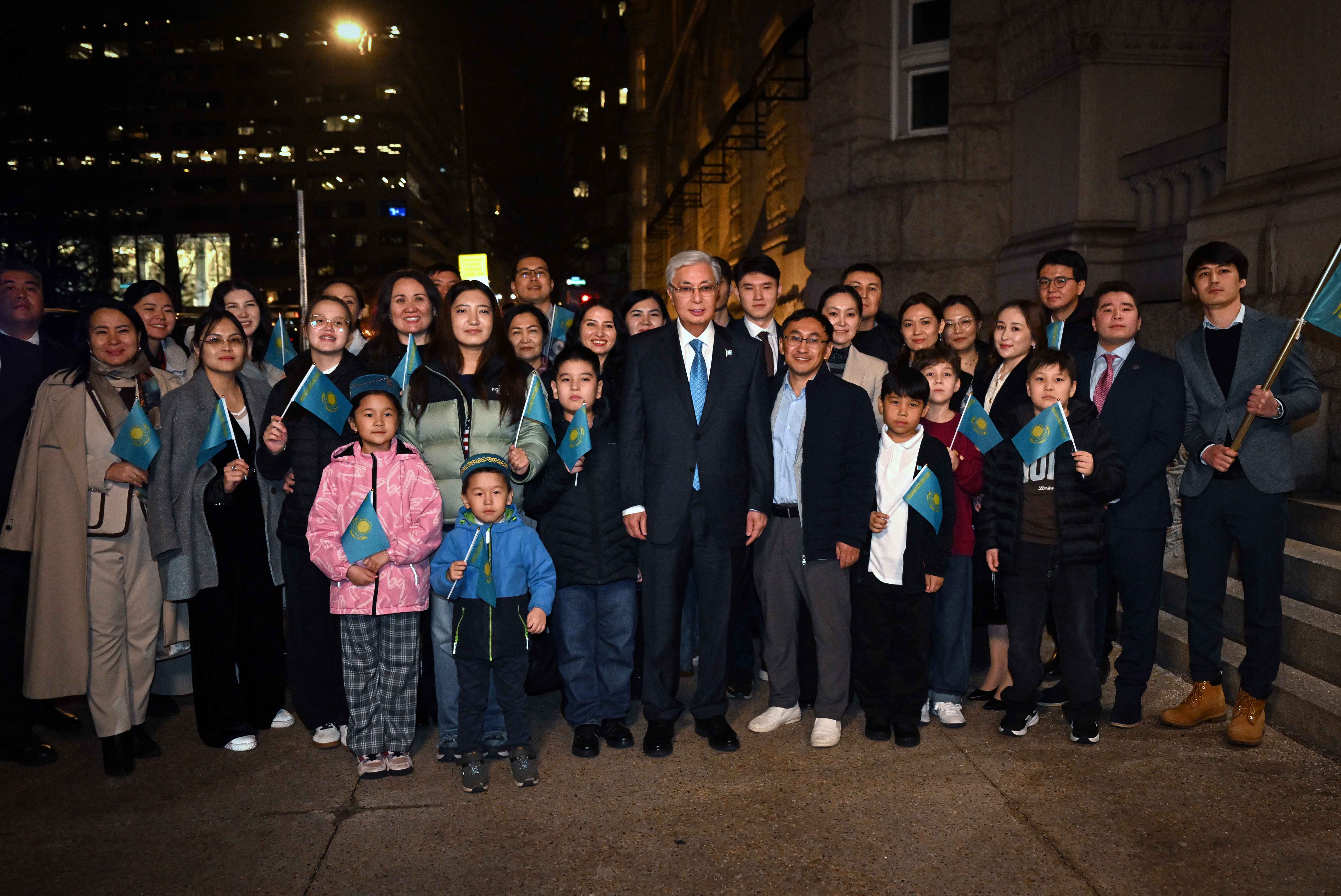 Prezıdent Vashıngtonda otandastarymyzben kezdesti