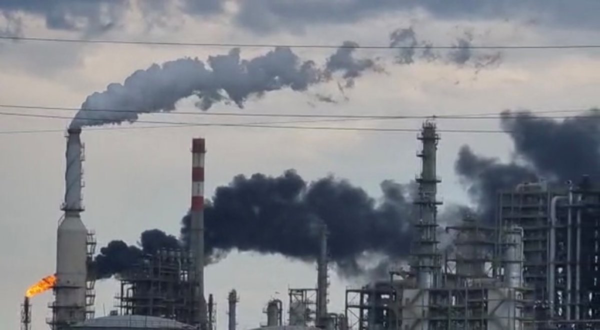 Atyraý ekologteri munaı óńdeý zaýytyn áli tekserip jatyr