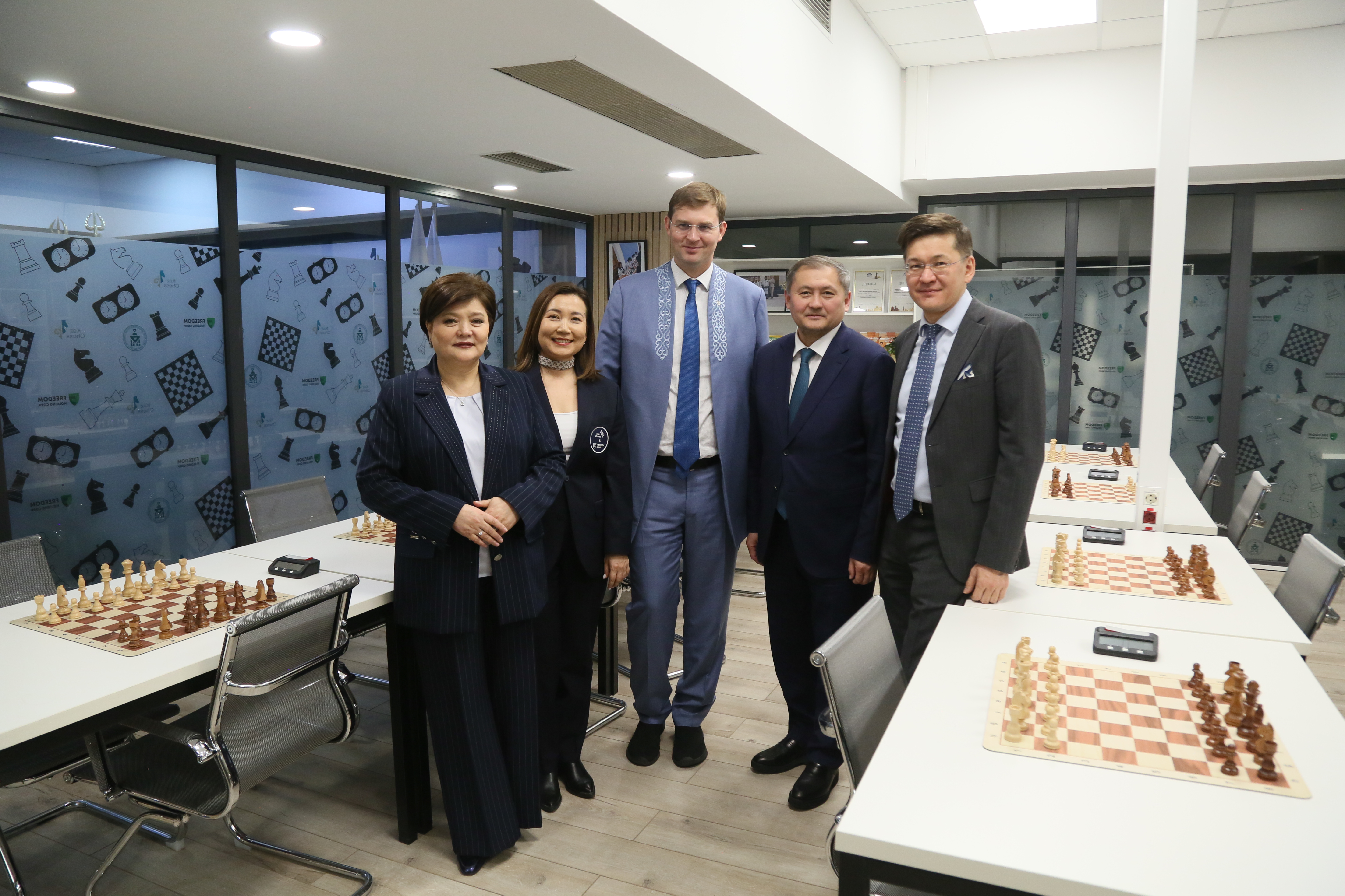 Saıasat Nurbek: Ár bala mektep kezinen shahmatty jetik meńgerýi tıis