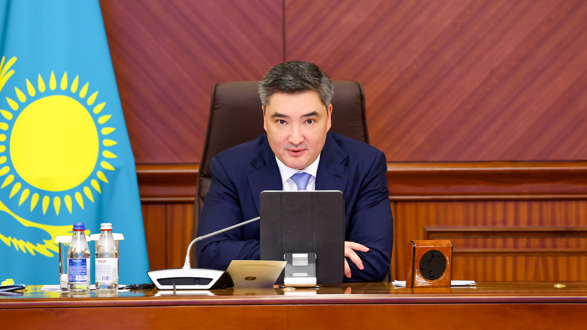 Jańa Konstıtýsııa – ornyqty ekonomıkalyq ósimniń irgetasy: Oljas Bektenov Investısııalyq ahýal jónindegi keńes ótkizdi