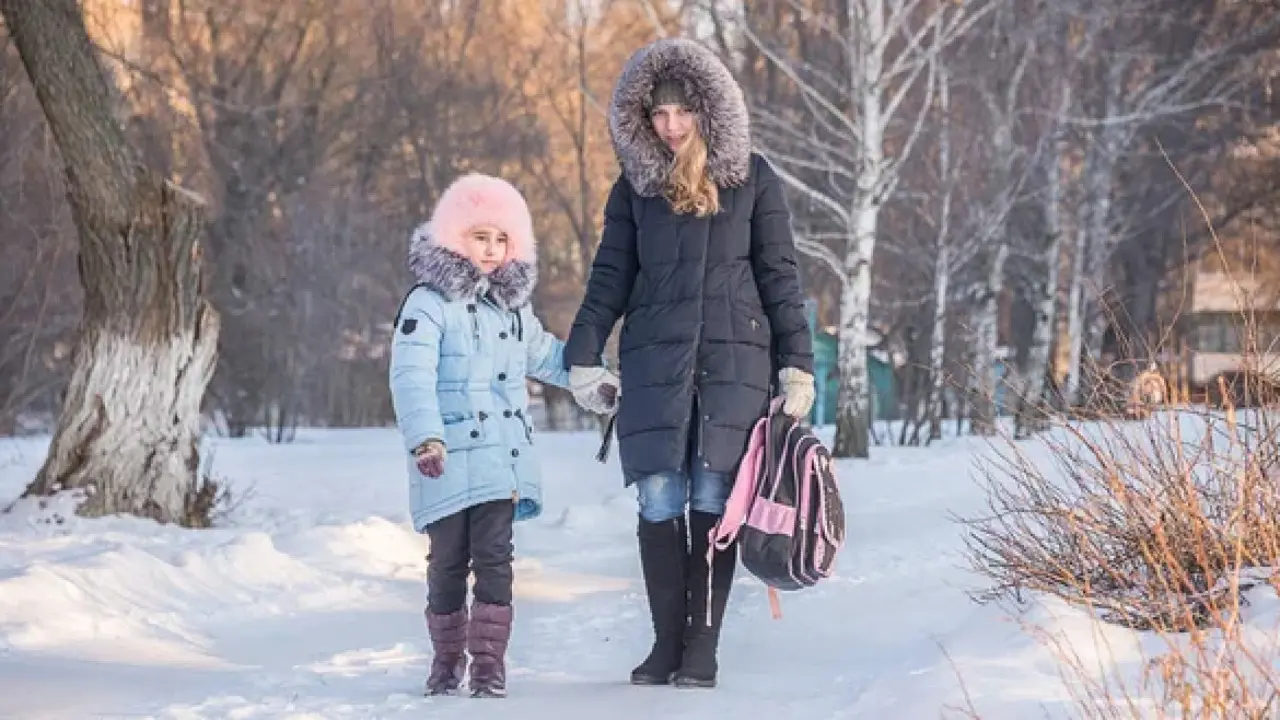 Qyzylsha tirkelgen mektepterge vaksına almaǵan balalar jiberilmeıdi