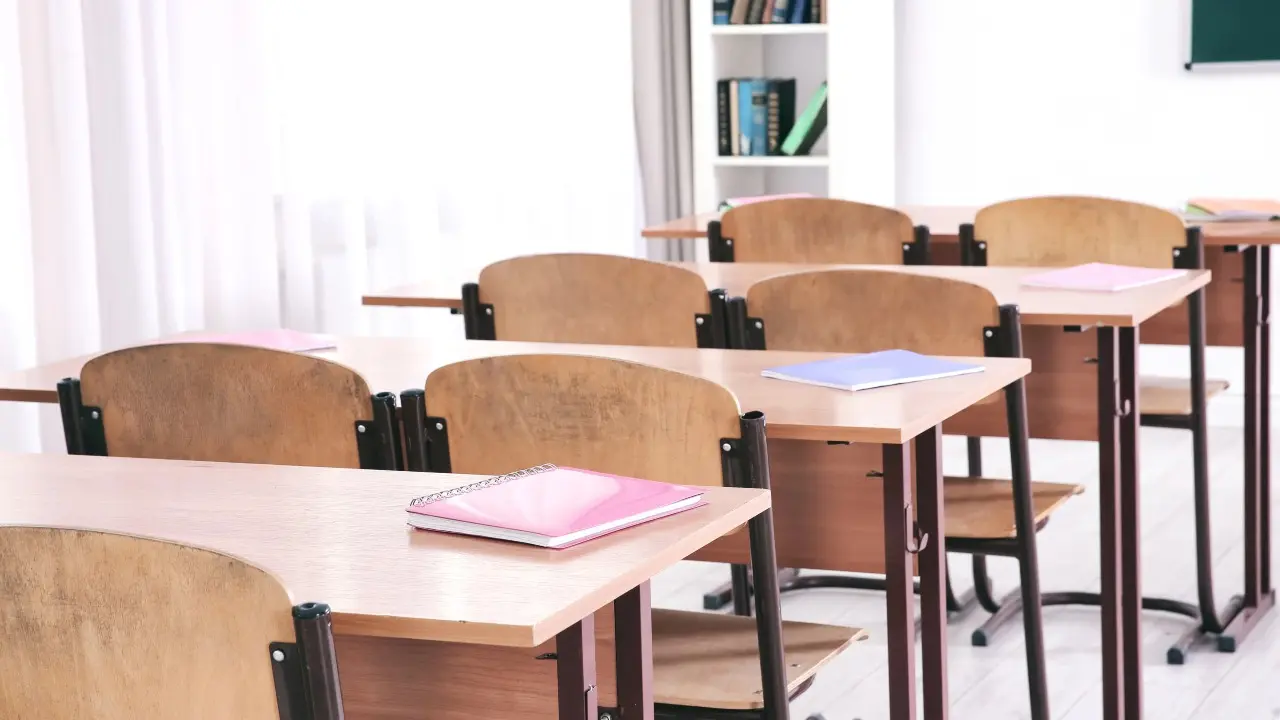 Petropavlda Nazarbaev Zııatkerlik mektebiniń oqýshysy úshinshi qabattan qulap ketken