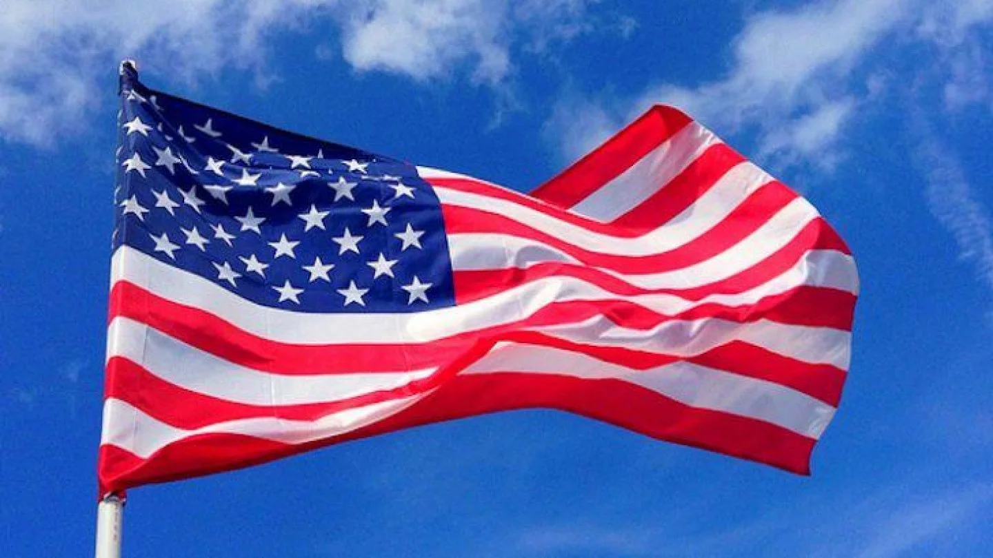 Tramp AQSh-qa ımporttalatyn barlyq taýarǵa 10 paıyz baj salyǵyn engizdi