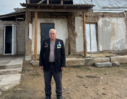 Eski úıdi panalaǵan ardager jańa baspana suraıdy