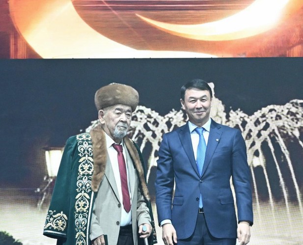 Aıtys abyzynyń asqar bıigi