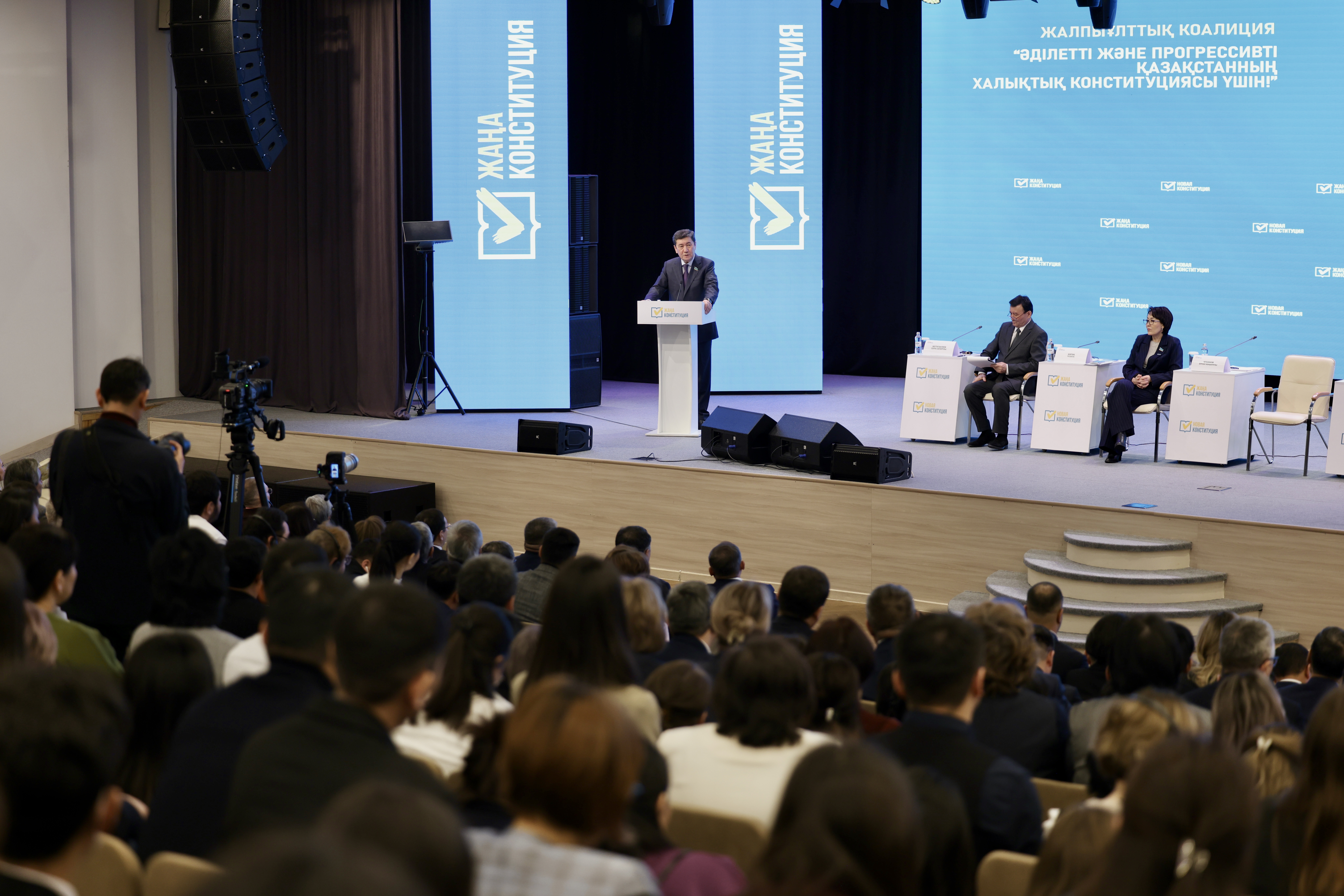 Jańa Konstıtýsııa: Aqmola oblysynyń turǵyndary ózderin tolǵandyrǵan suraqtaryn qoıdy