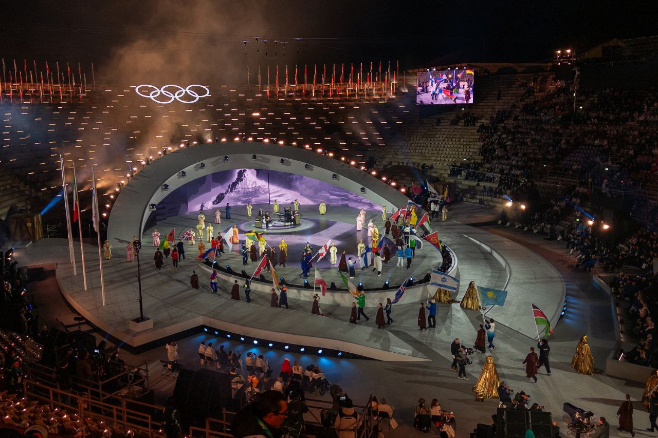 Olımpıada oıyndarynyń jabylý saltanatynda Qazaqstan týyn Mıhaıl Shaıdorov alyp shyqty