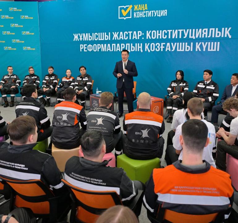 Aqsý jastary oblys ákimimen jańa Konstıtýsııa jobasyn talqylady