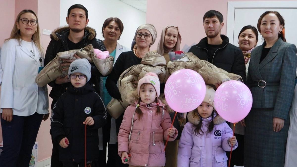 Atyraýda úshem dúnıege keldi