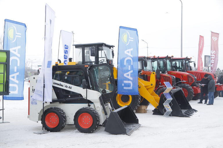 Qostanaıda aýylsharýashylyq tehnıkalarynyń kórmesi ótti