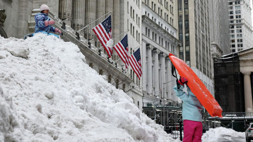 Nıý-Iork qalyń qardyń qursaýynda qaldy