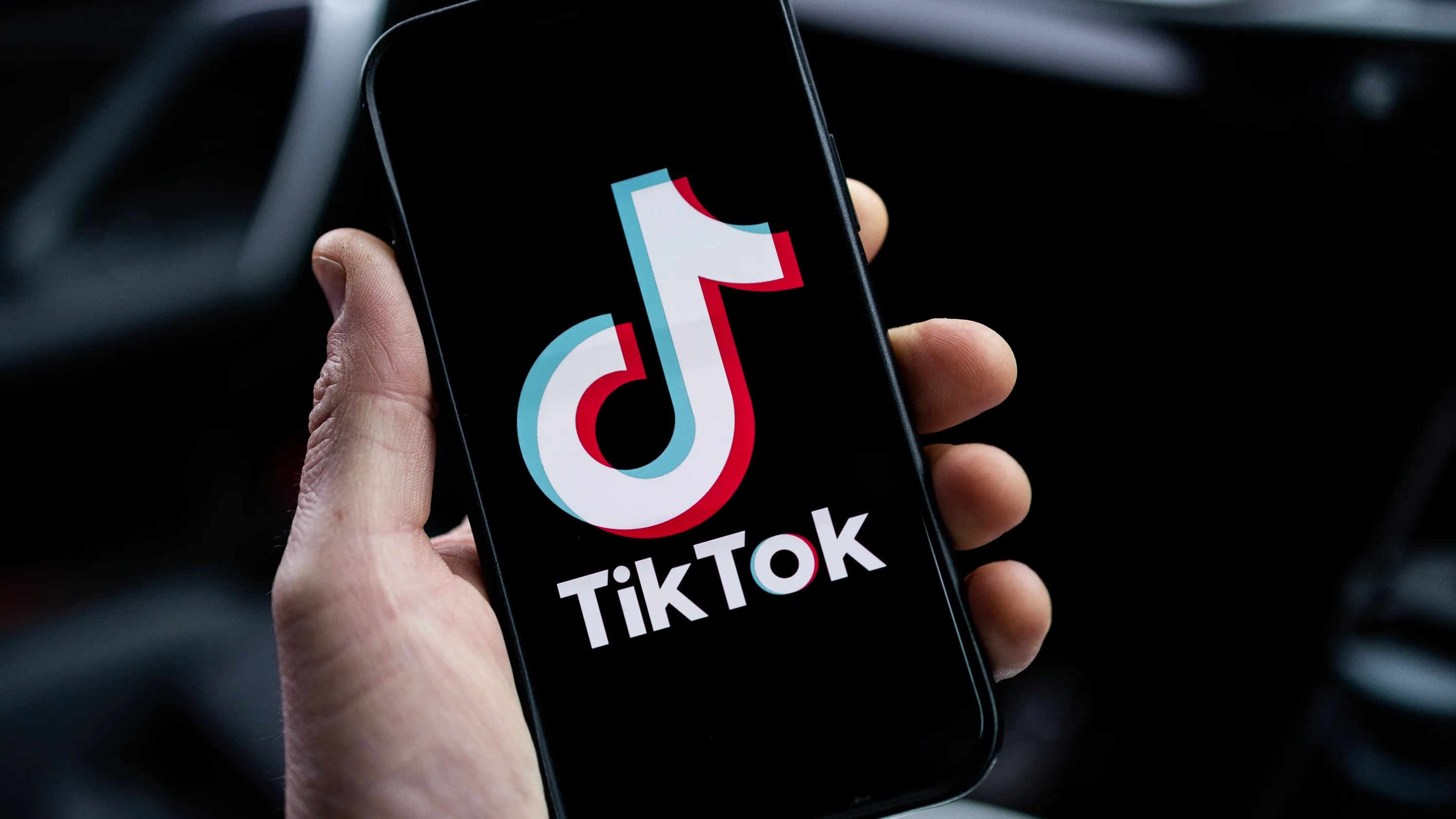 TikTok dáýirindegi jýrnalıstıka: Qysqa vıdeo qoǵamǵa ne berip jatyr?