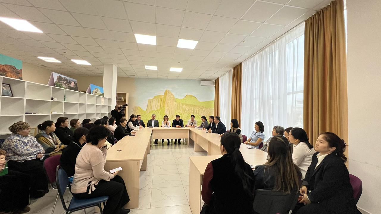 Mańǵystaý oblystyq kitaphanasynyń ujymy jańa Konstıtýsııaǵa qoldaý bildirdi