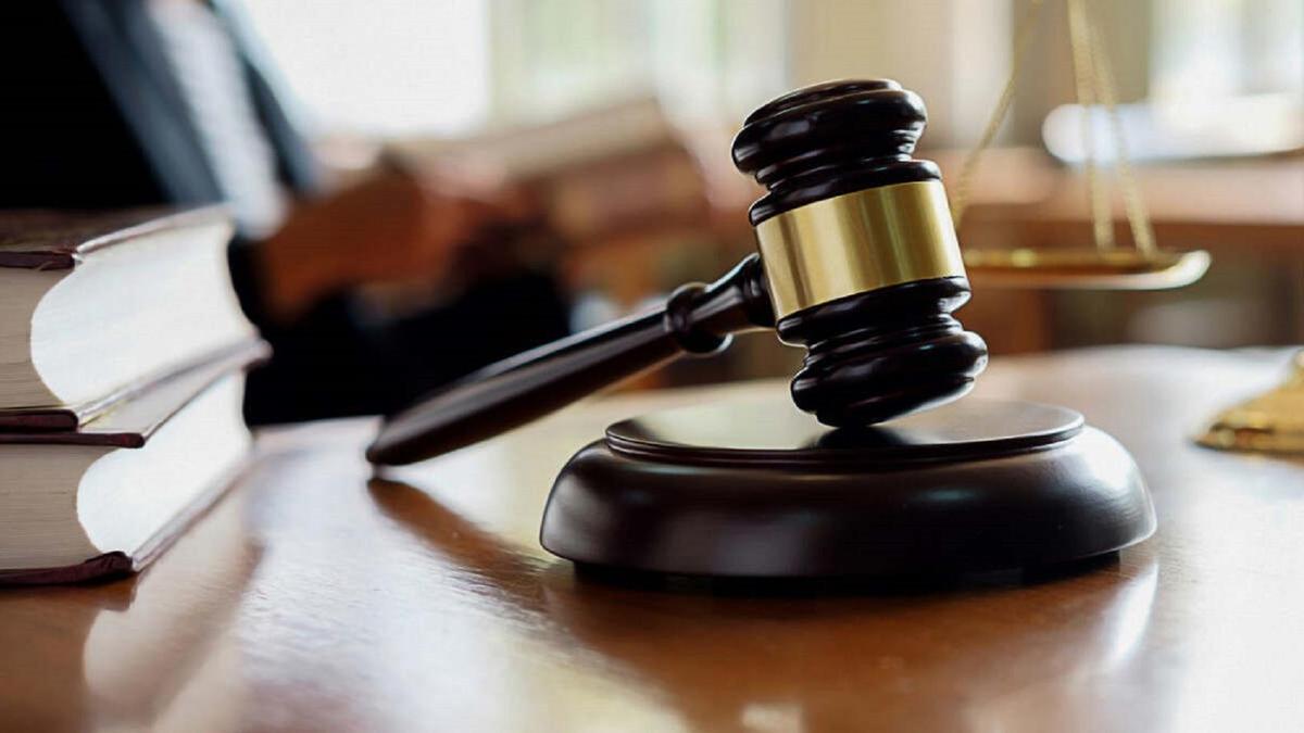 Kólik júrgizý quqyǵy joq azamat bótenniń avtokóligin aıdap ketkeni úshin sottaldy