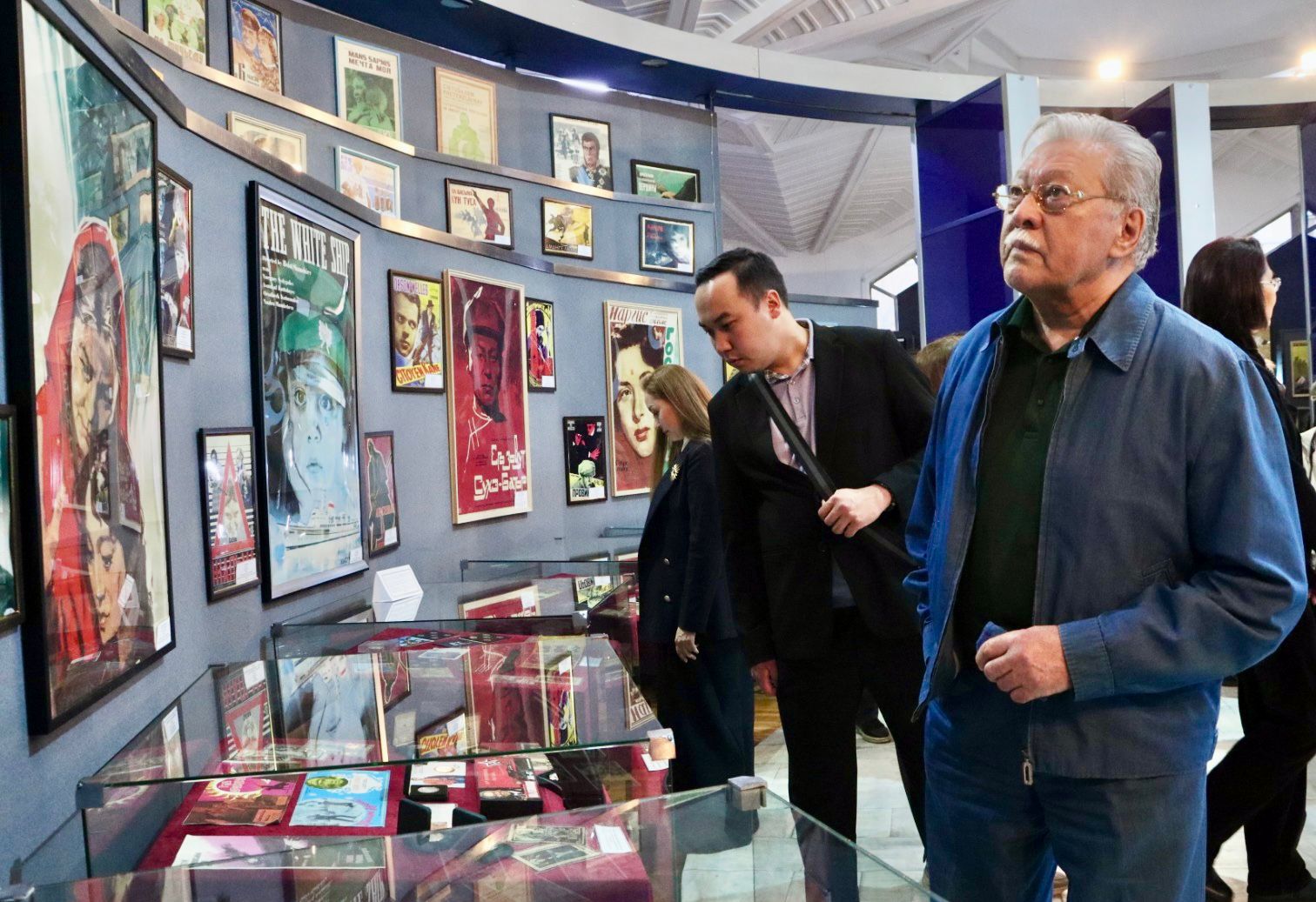 Almatyda dańqty kınogerlerge arnalǵan kórme ashyldy