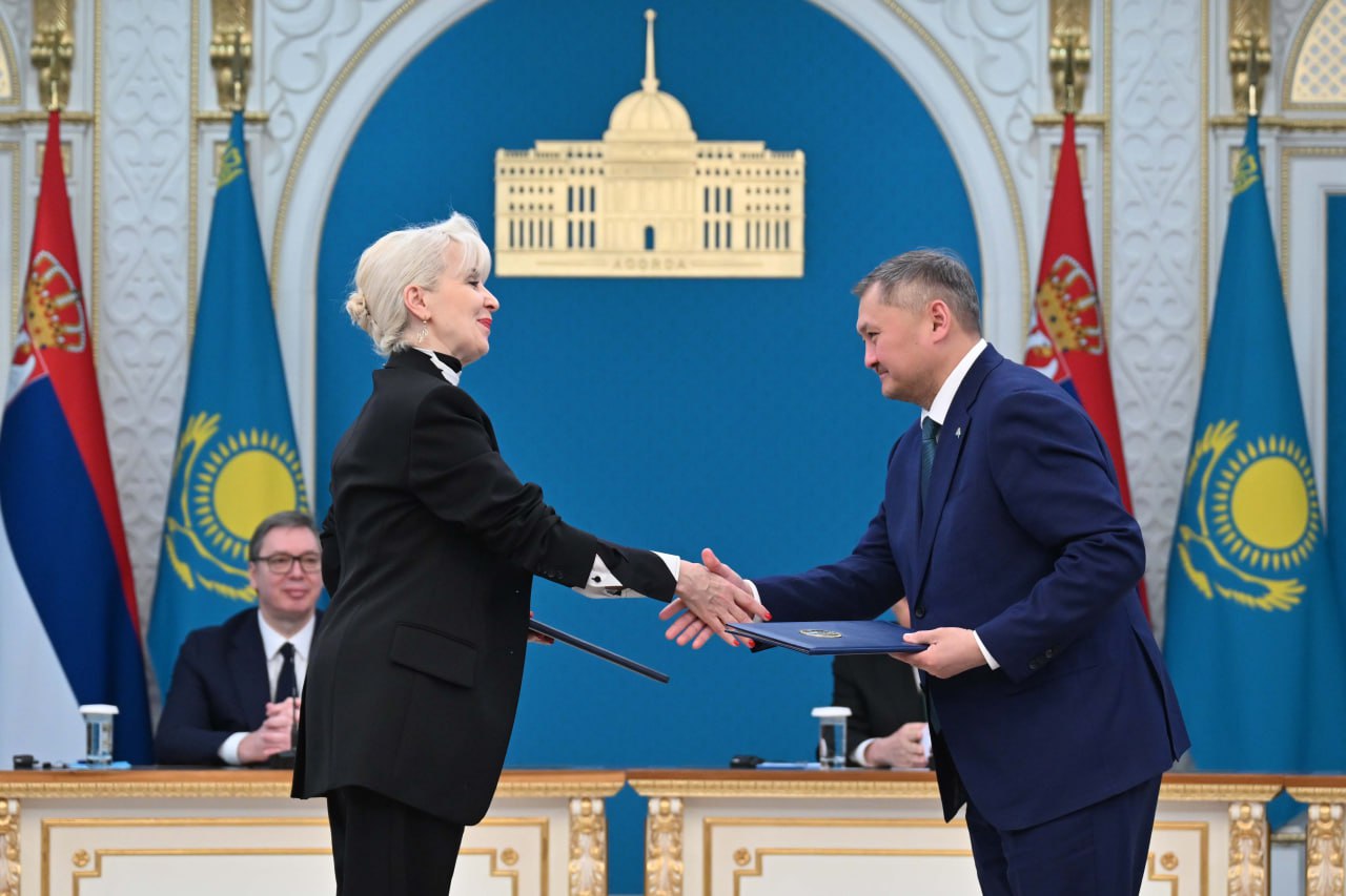 Qazaqstan men Serbııa arasynda 10 memorandýmǵa qol qoıyldy