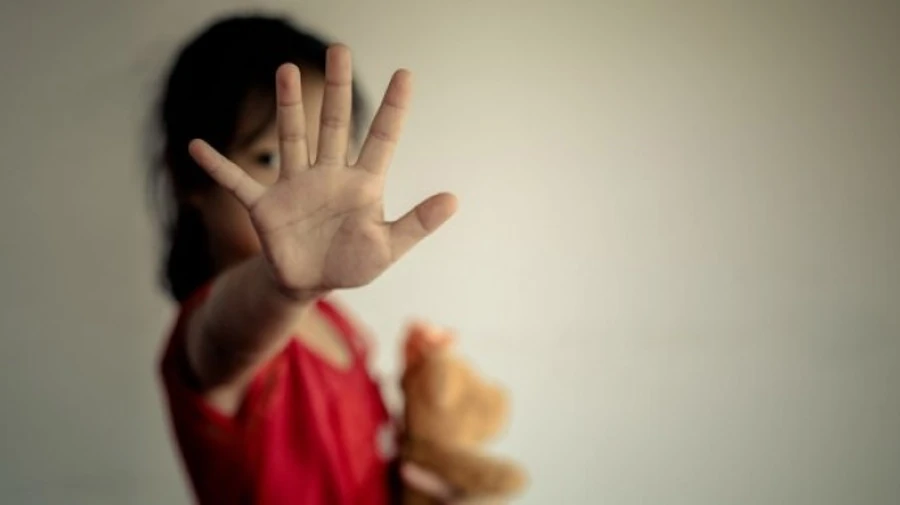 Shymkentte mektep muǵalimi 7 jastaǵy oqýshyny qorlady degen kúdikke ilindi