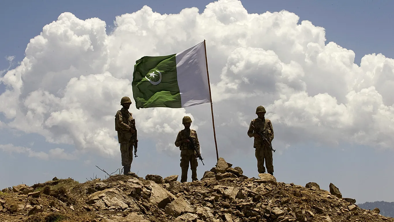 Pákistan Talıban úkimetine «ashyq soǵys» jarııalady