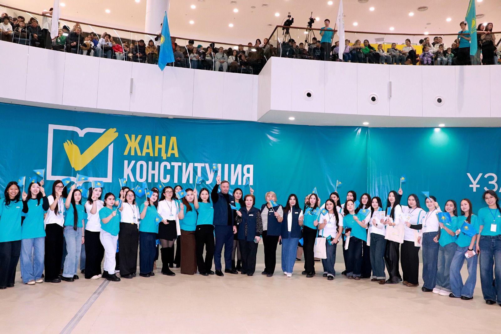 Shyǵys óńirinde ótken aýqymdy konsertke 12 myńnan astam adam jınaldy