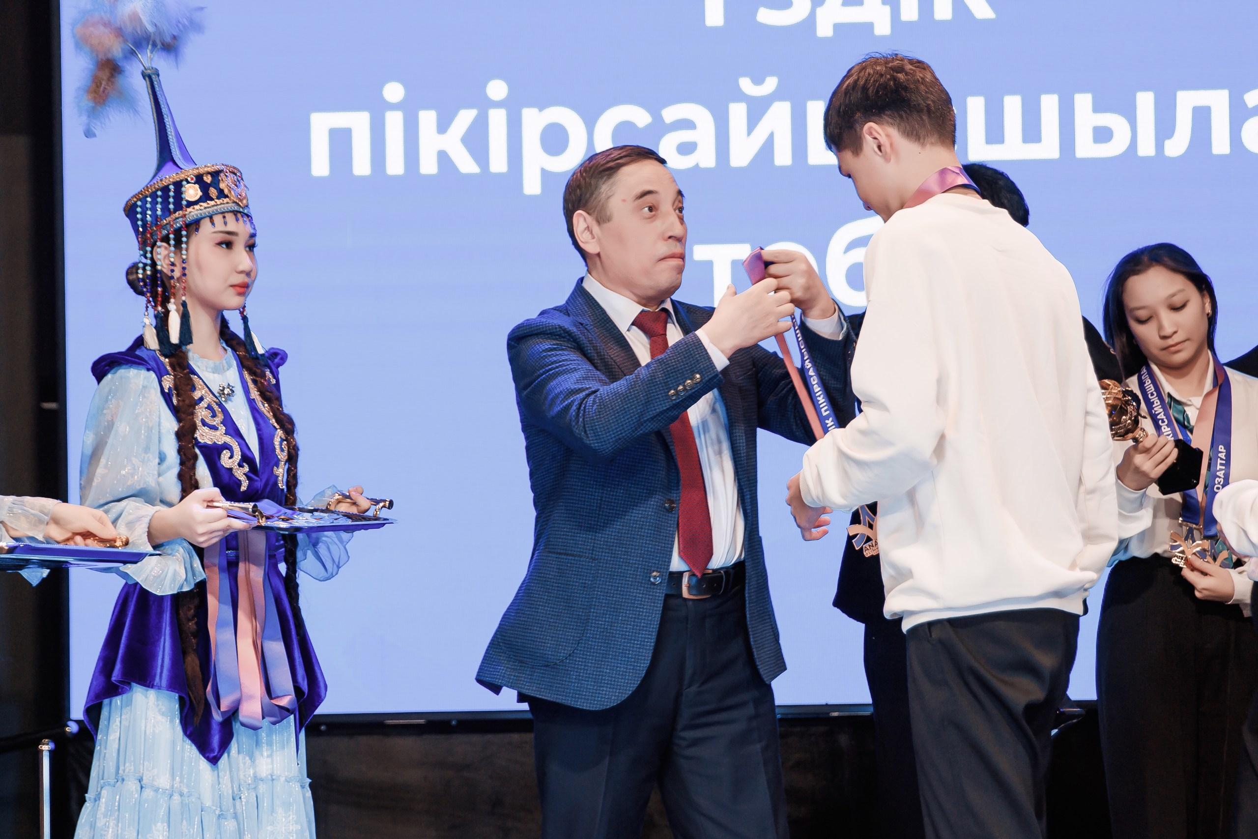 Astanada «Ana tili» respýblıkalyq zııatkerlik olımpıadasynyń jeńimpazdary marapattaldy