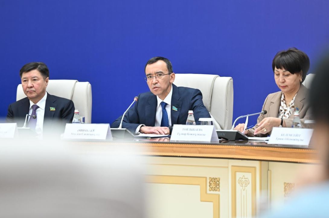 Máýlen Áshimbaev aldaǵy referendýmdy elimizdiń turaqty damýynyń irgetasy dep atady