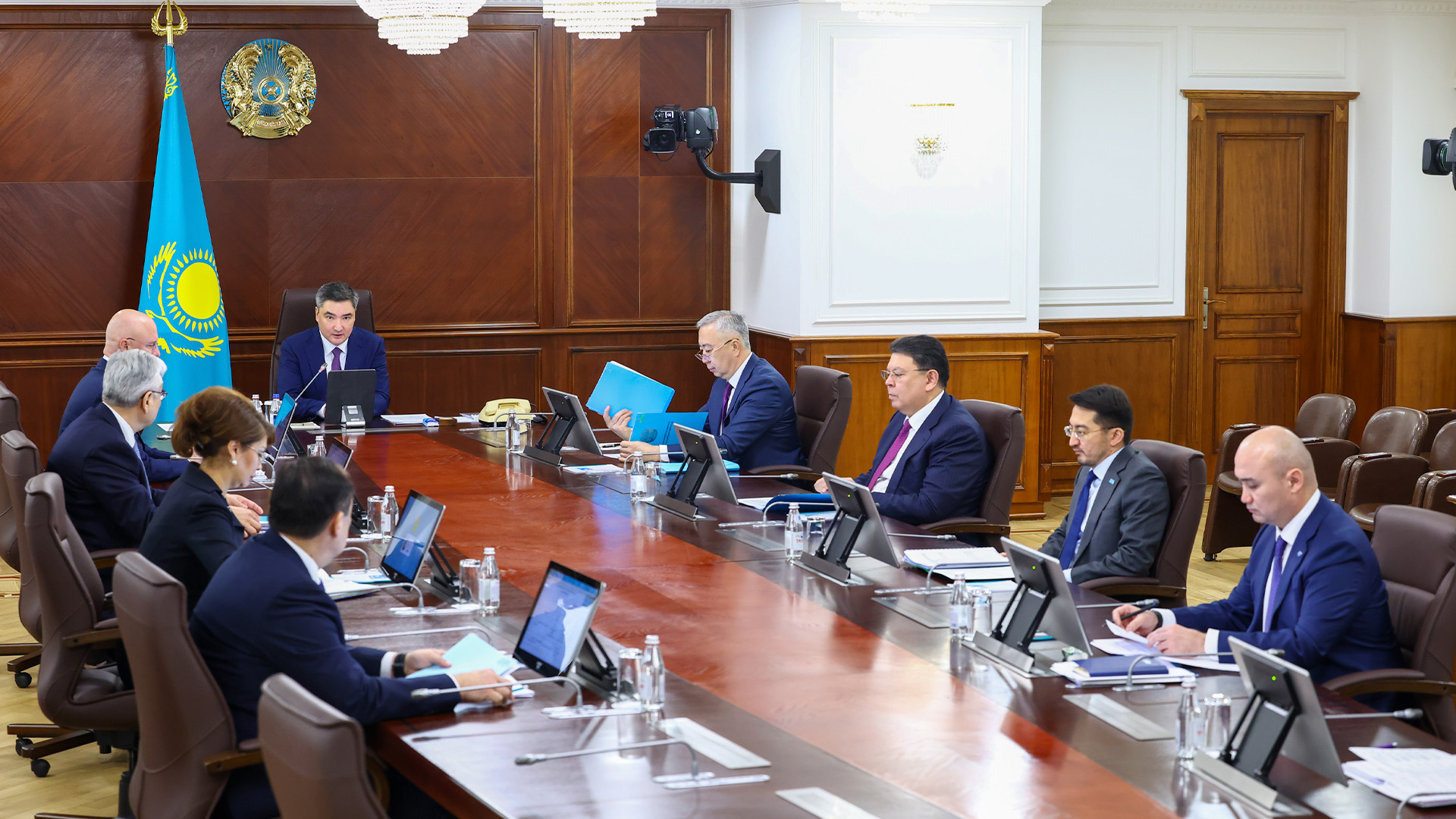 О́ńiraralyq baılanysqa basymdyq beriledi