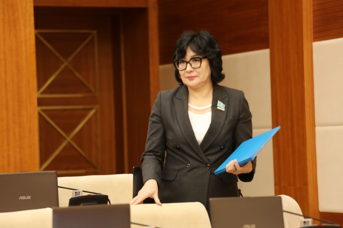 Depýtat Irandaǵy balalardyń taǵdyryna alańdaýshylyq bildirdi