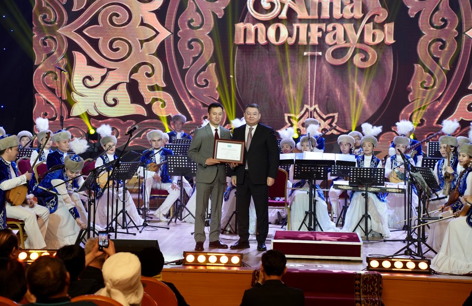 Ǵasyrlyq jyrdyń qýaty