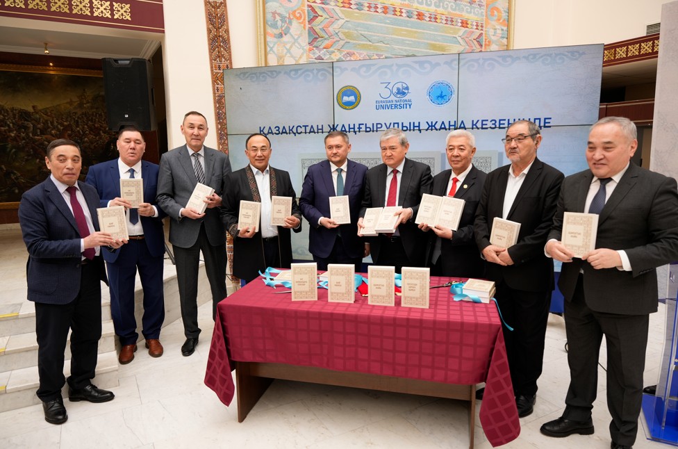 Tórt kitaptyń tusaýkeseri