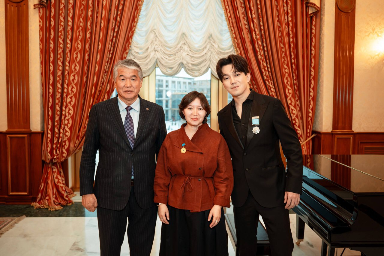 Dımash Qudaıbergen men Samal Eslıamova TÚRKSOI marapattaryna ıe boldy