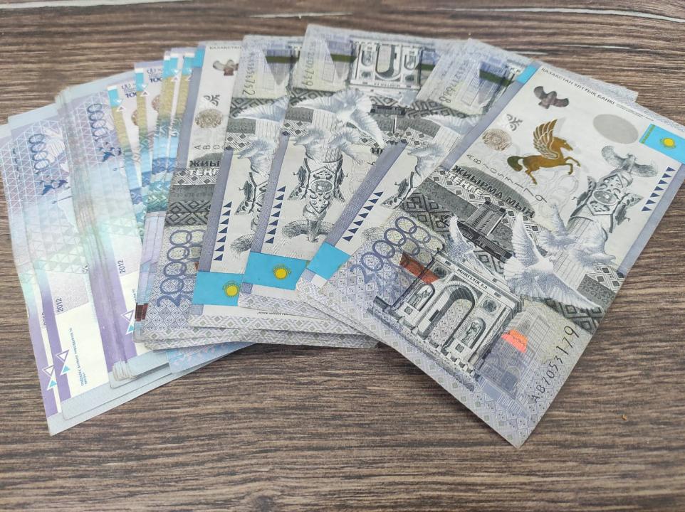 Shyǵys Qazaqstan oblysynda kópbalaly analarǵa merekege oraı 15 myń teńgeden beriledi