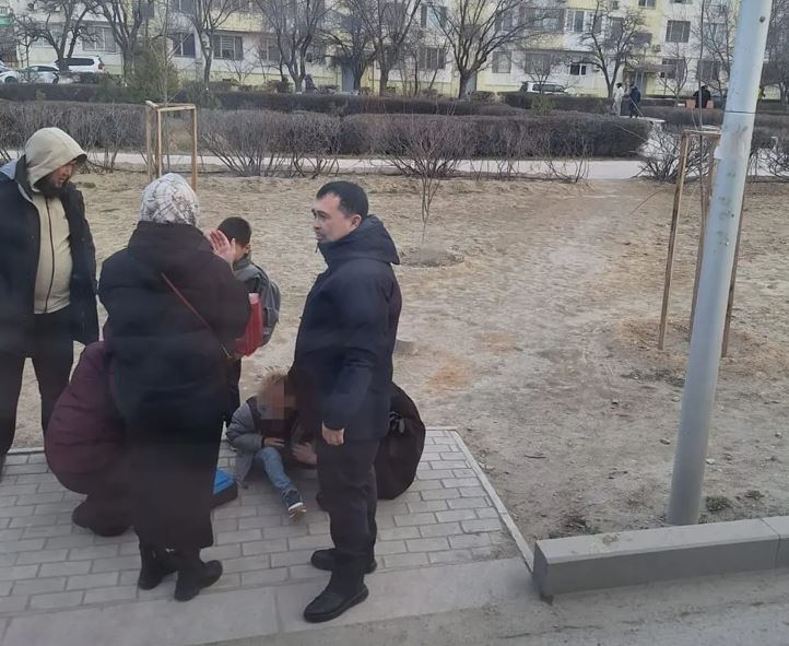 Aqtaýda jaıaý júrginshiler ótkelinde balany kólik qaǵyp ketti