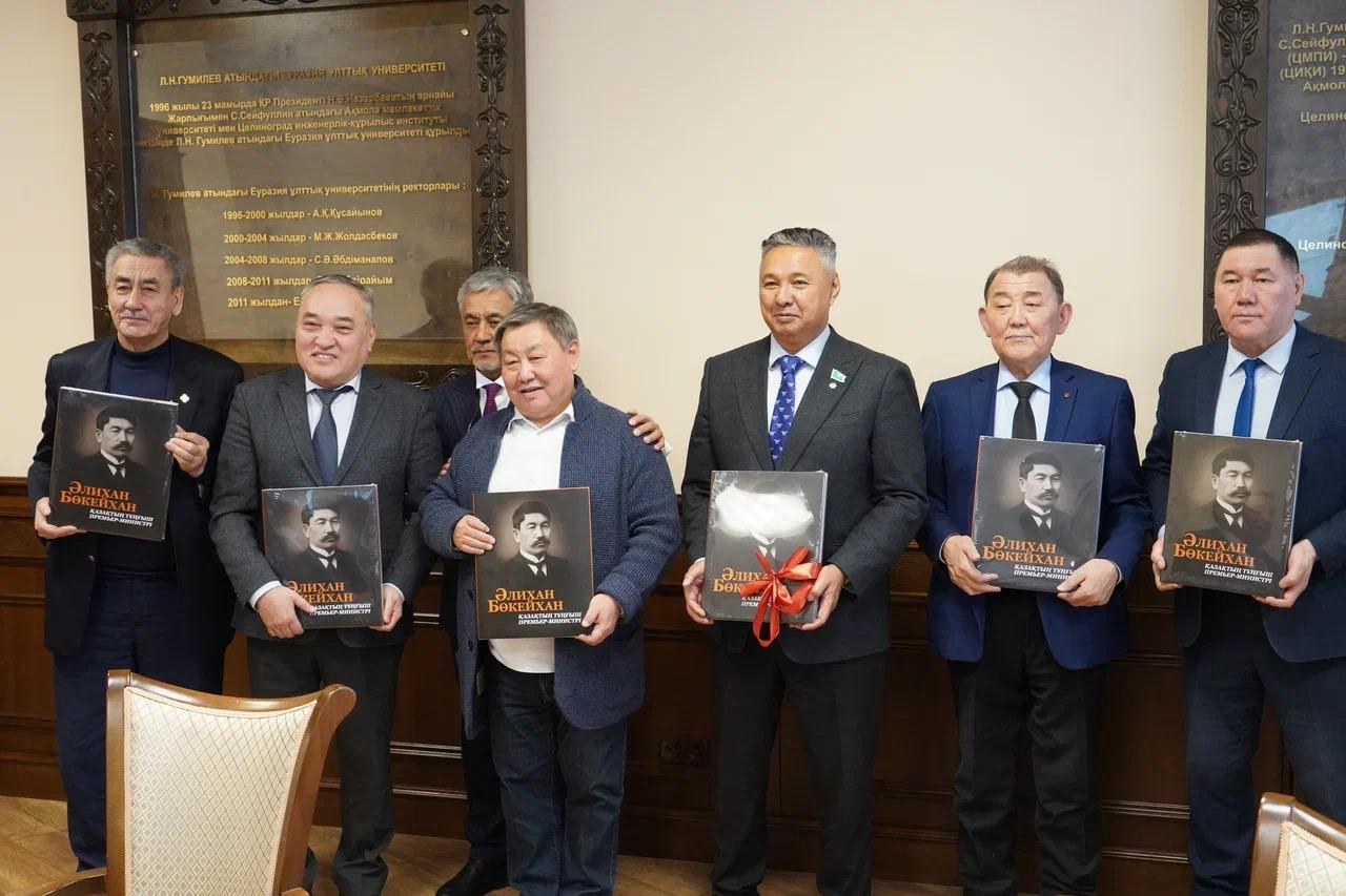 Álem muraǵaty: Alash kóshbasshysy hám zııalylary