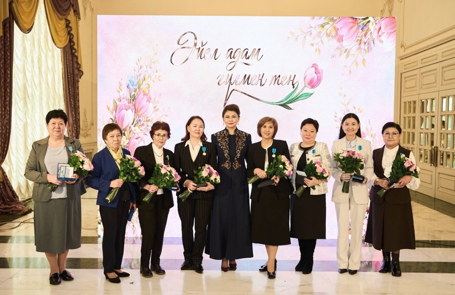 Adal eńbekke laıyqty qurmet