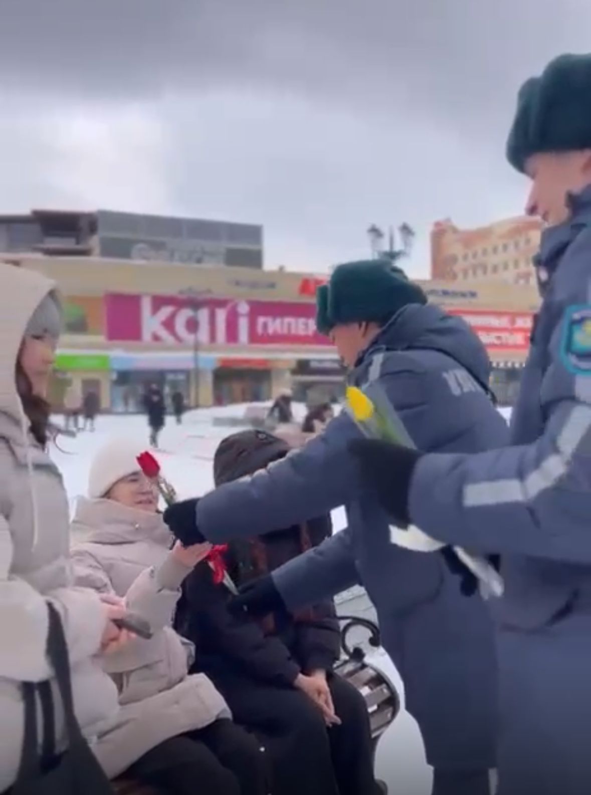 Ulttyq ulan qyzmetkerleri qala turǵyndaryn merekemen quttyqtady