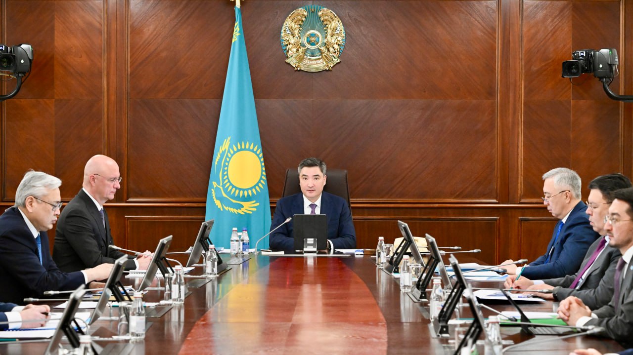 Oljas Bektenov: Aýyldyq jerlerdegi turǵyn úı qurylysyna kóńil bólý kerek