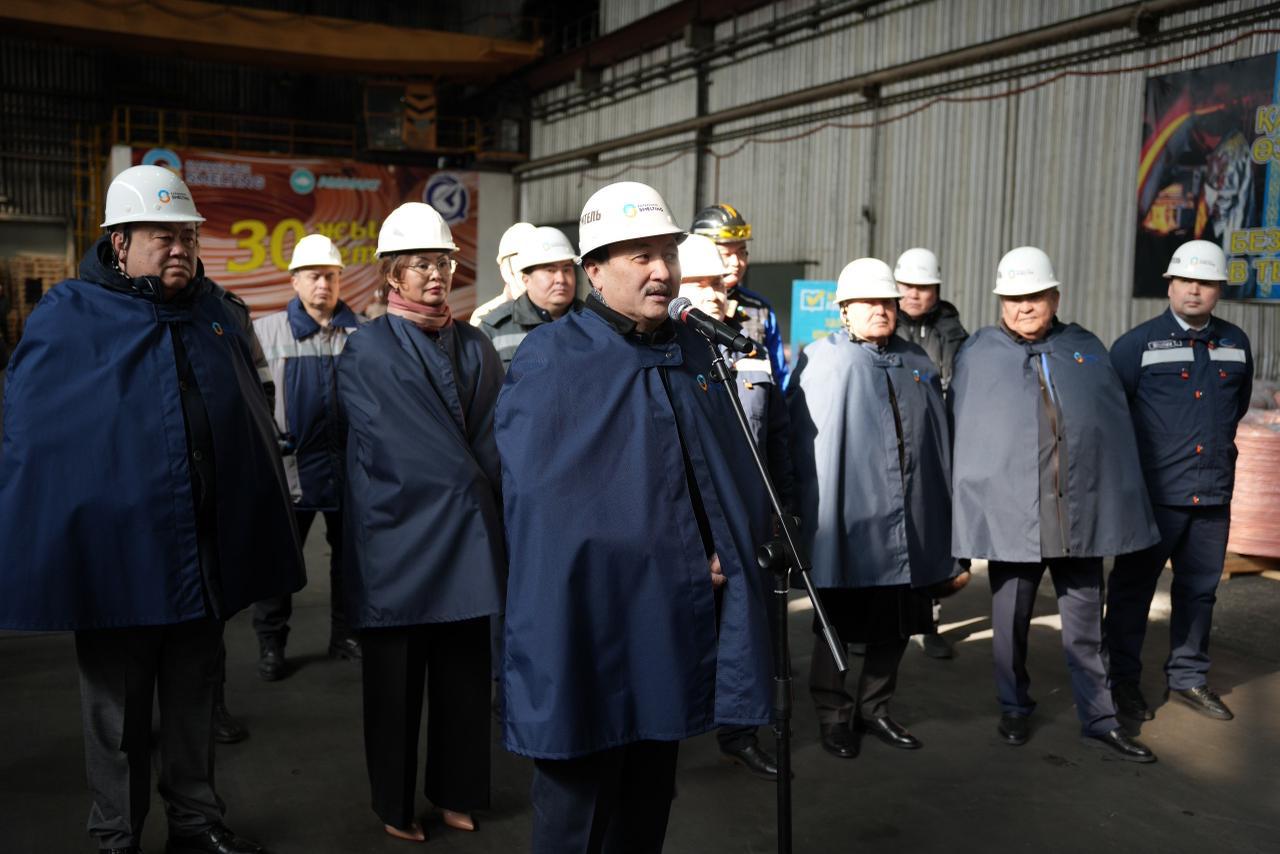 «Kazkat» zaýytynyń qyzmetkerleri konstıtýsııalyq reformany qoldady