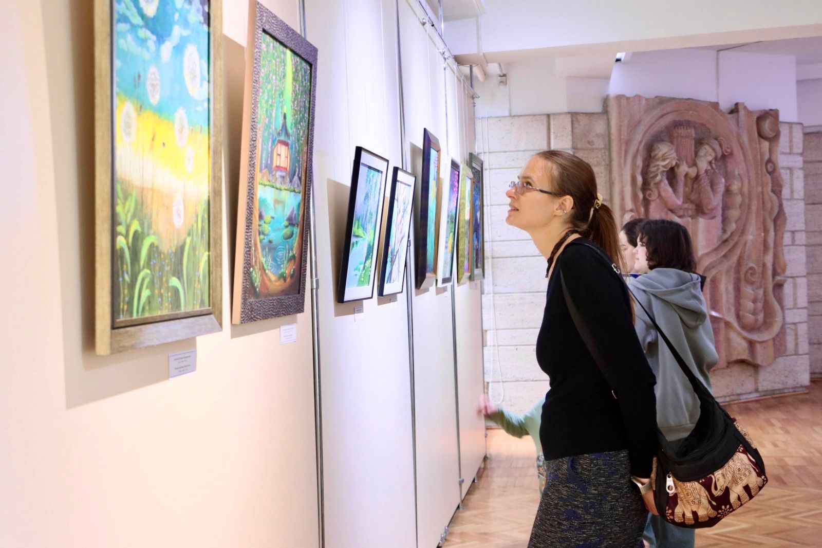 Almatyda baldyrǵan sýretshilerdiń kórmesi ashyldy