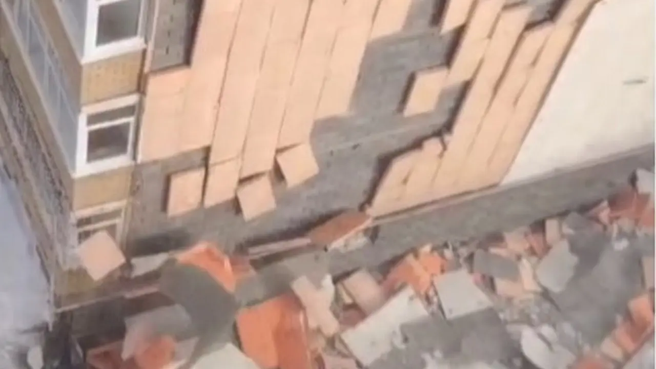 Astanada qatty jeldiń saldarynan toǵyz qabatty úıdiń qasbeti qulady