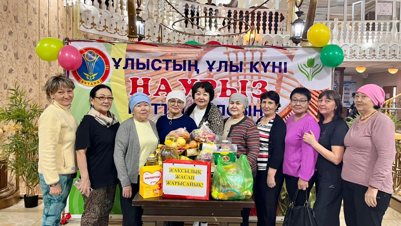 «Jaqsylyq jasap jarysaıyq»: Astanada zeınetkerler qaıyrymdylyq aksııasyn ótkizdi