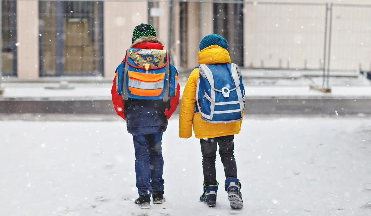Astanada birinshi aýysymnyń oqýshylary qashyqtan oqıdy