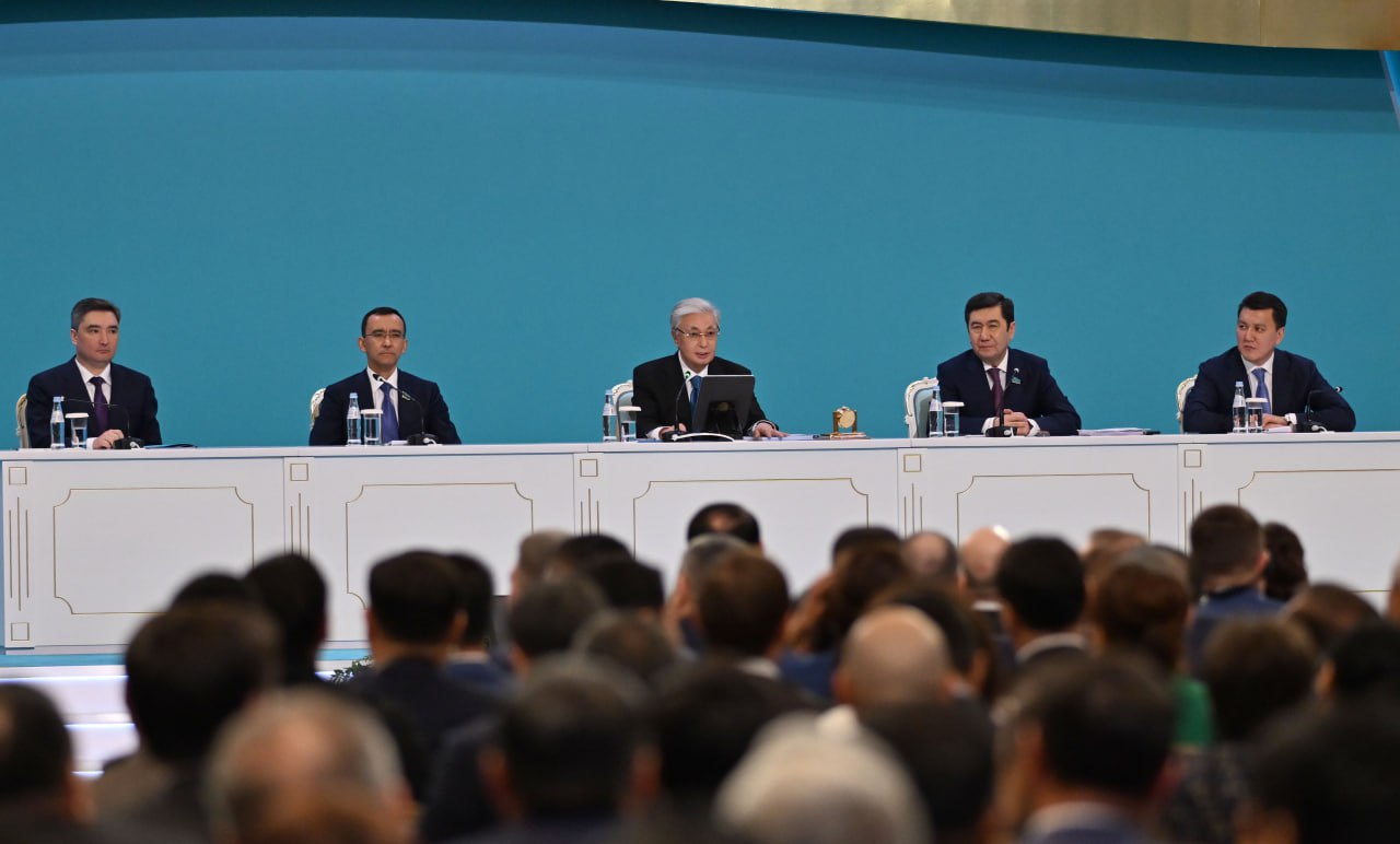 Halyqtyń senimin aqtaýdan artyq abyroı joq: Memleket basshysy máslıhat depýtattaryna ne dedi?