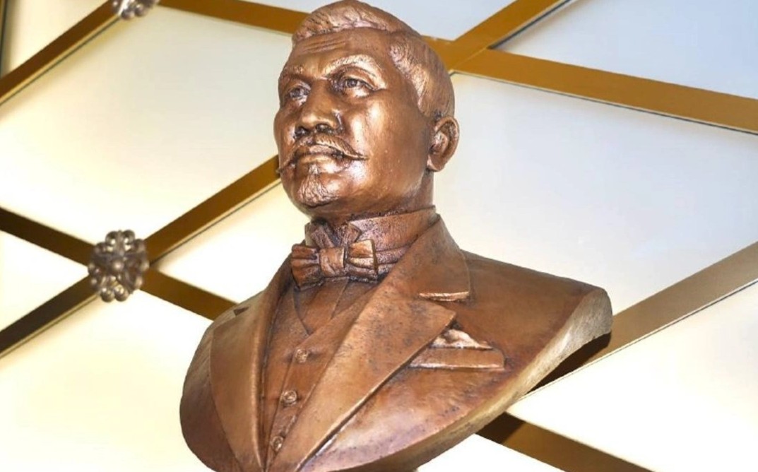 Máskeýde Álıhan bıýsti ashyldy