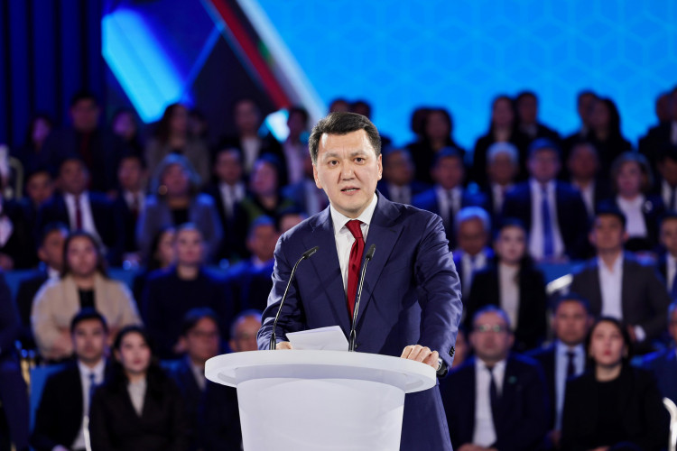 Erlan Qarın:  Konstıtýsııalyq reforma – qoǵam birligi men halyq yntymaǵynyń aıǵaǵy