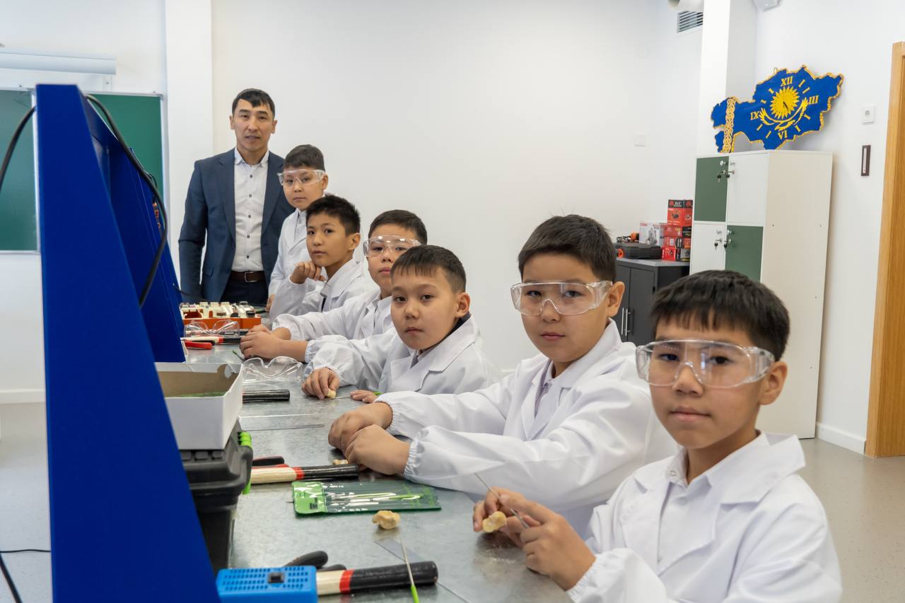 «Keleshek mektepteri»: Elimizde úsh jylda 217 mektep salyndy