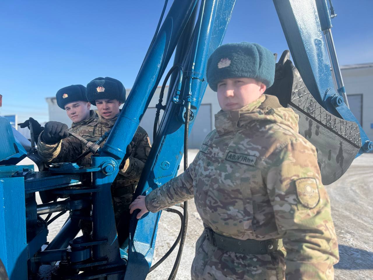 Ulttyq ulannyń áskerı bóliminde úsh traktorshy qyzmet etedi