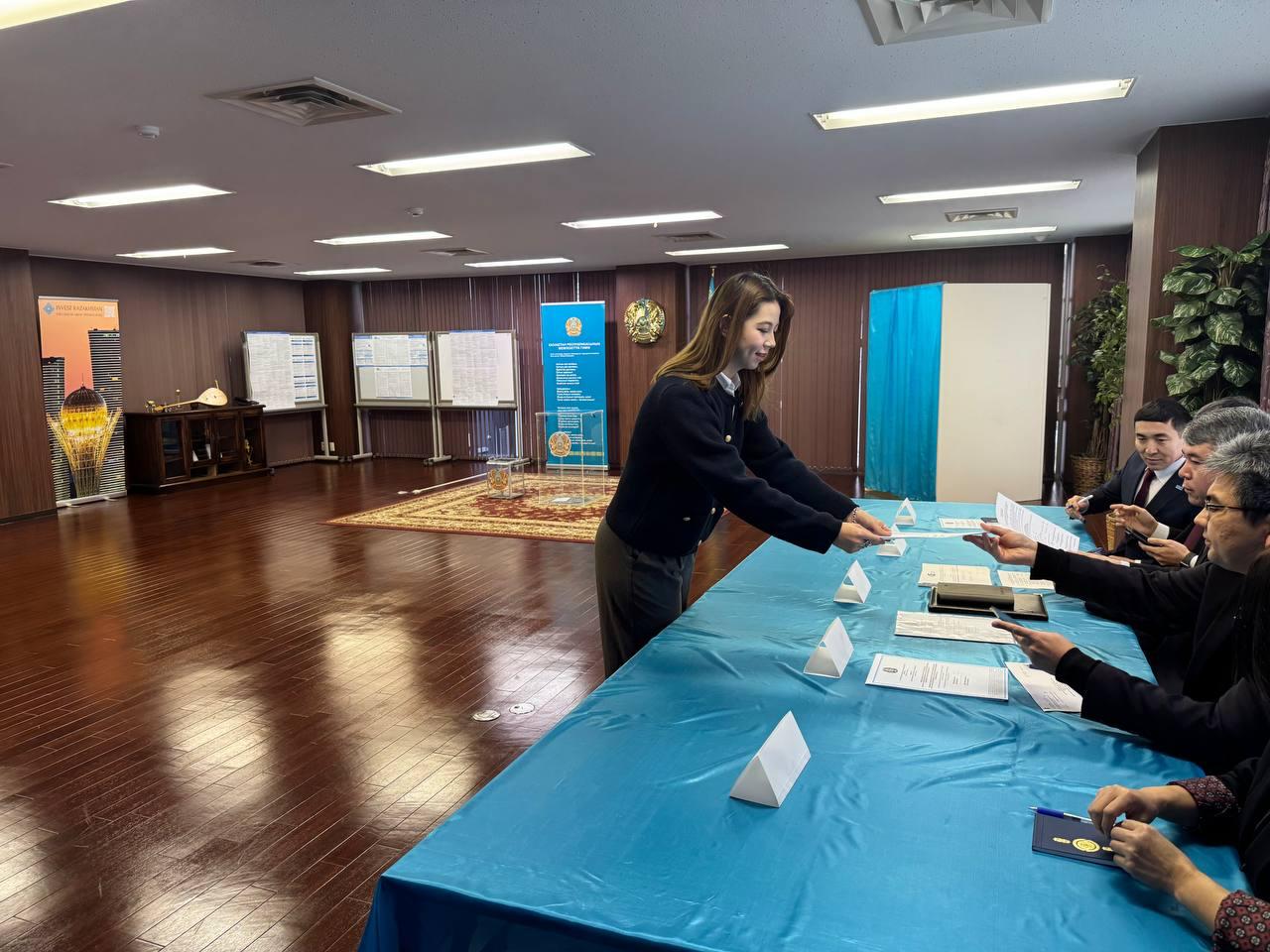 Japonııada júrgen Qazaqstan azamaty referendýmda óz tańdaýyn jasady