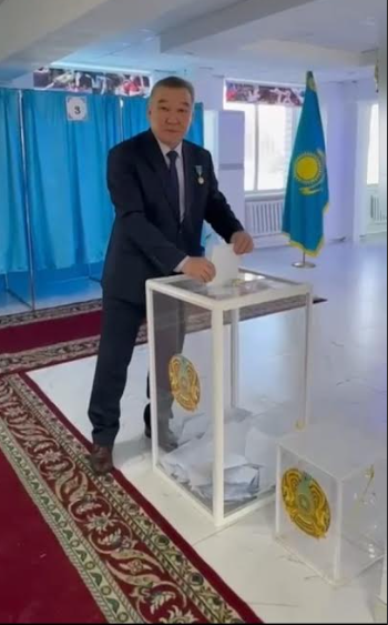 Qazaqstannyń Eńbek Eri Tursynbek Maqyshev daýys berdi