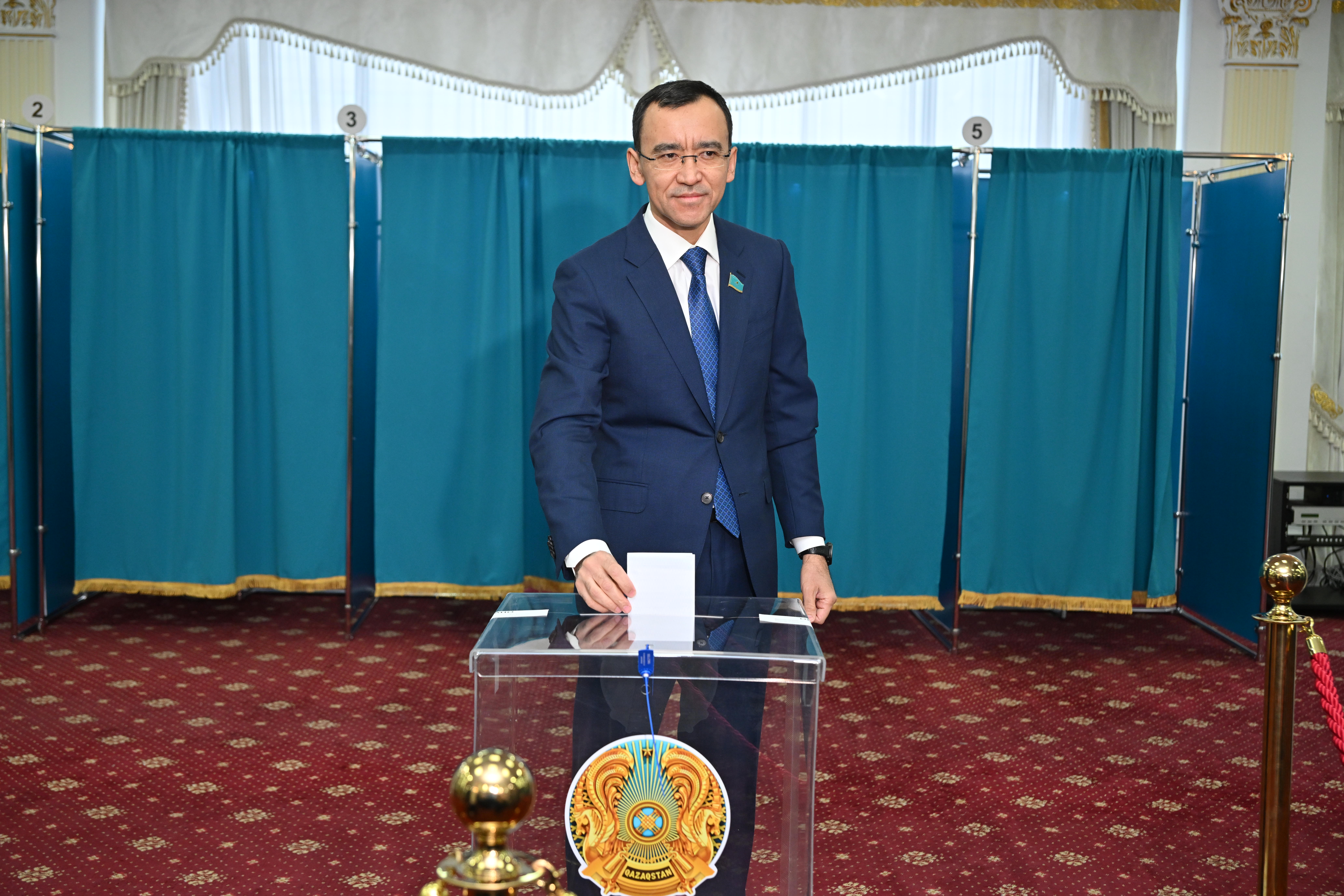 Máýlen Áshimbaev: Referendým – «Halyq únine qulaq asatyn memleket» tujyrymdamasynyń jarqyn kórinisi